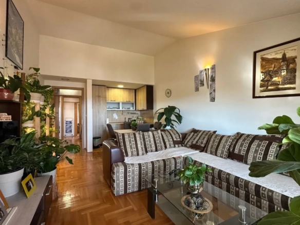 Dvosoban stan 74 m² sa pogledom na more – Lazi, Budva