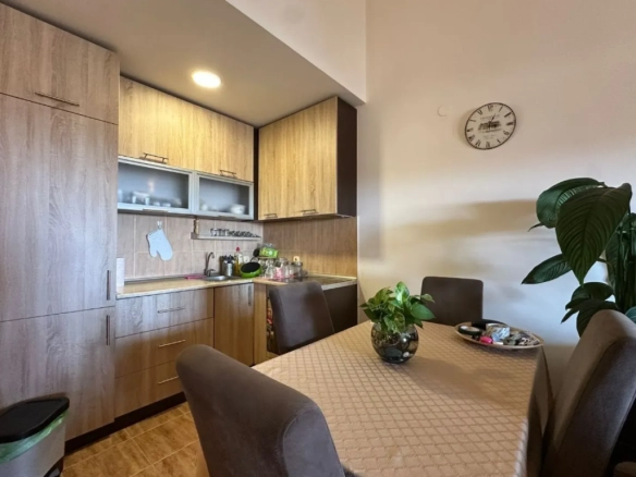 Dvosoban stan 74 m² sa pogledom na more – Lazi, Budva