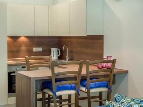Dvosoban stan 55 m² sa bočnim pogledom na more – Bečići, Budva