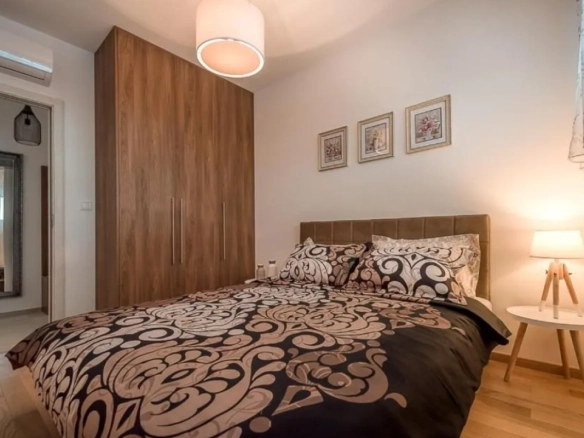 Dvosoban stan 55 m² sa bočnim pogledom na more – Bečići, Budva