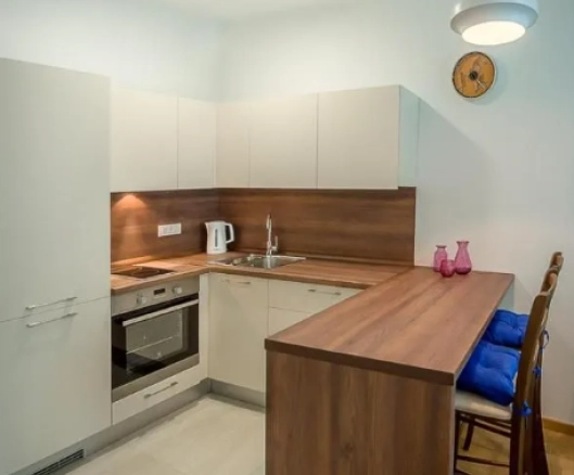 Dvosoban stan 55 m² sa bočnim pogledom na more – Bečići, Budva