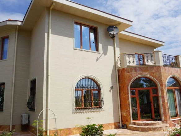 Kuća 372 m² na placu od 784 m² uz zelenu zonu – Radovići, Tivat