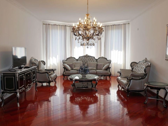Kuća 372 m² na placu od 784 m² uz zelenu zonu – Radovići, Tivat