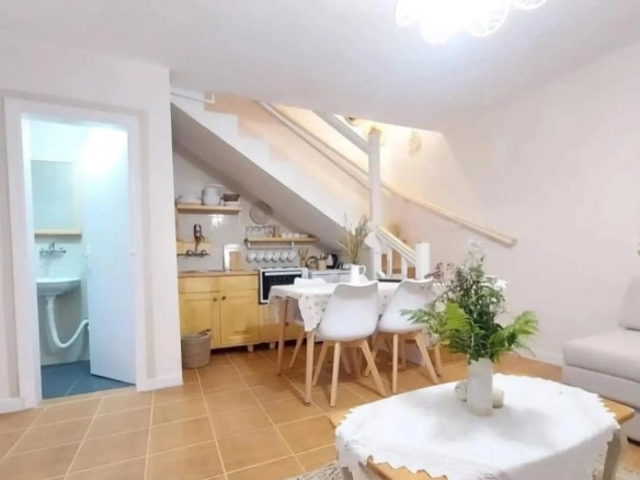 Hotel 420 m² – kompleks od 7 kuća na placu od 2000 m² – Cetinje