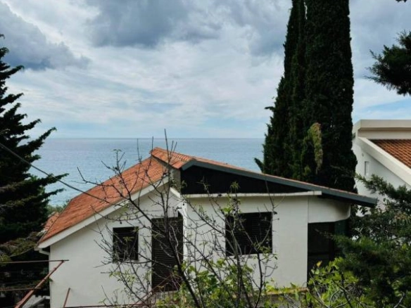 Kuća 220 m² sa pogledom na more i garažom – Dobra Voda, Bar