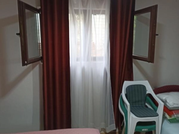 Polovina kuće 100 m² sa terasom i pogledom na more – Sutomore, Bar