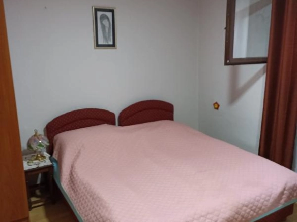 Polovina kuće 100 m² sa terasom i pogledom na more – Sutomore, Bar