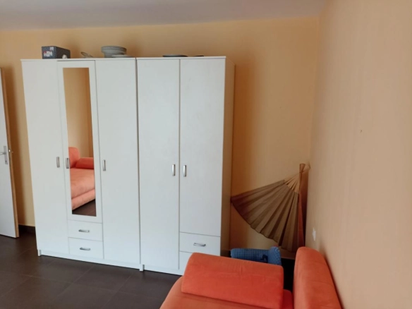 Polovina kuće 100 m² sa terasom i pogledom na more – Sutomore, Bar