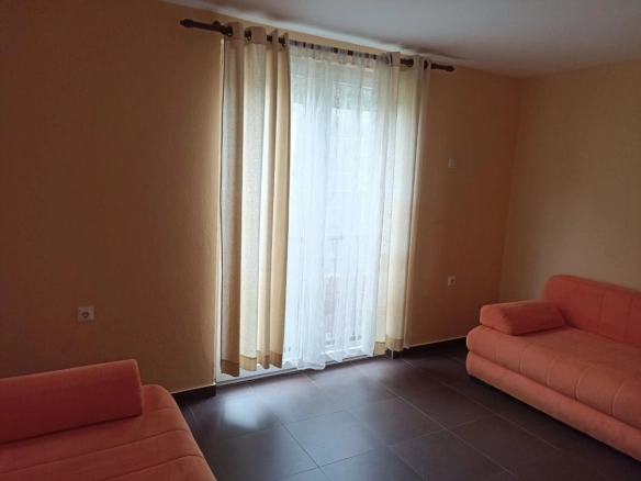 Polovina kuće 100 m² sa terasom i pogledom na more – Sutomore, Bar