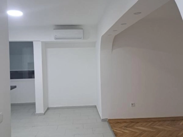 Dvosoban stan 60 m² nakon potpune renovacije – centar Bara, Bar