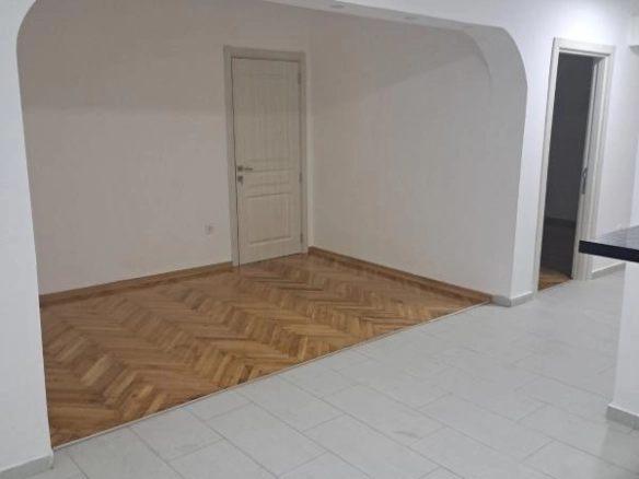 Dvosoban stan 60 m² nakon potpune renovacije – centar Bara, Bar