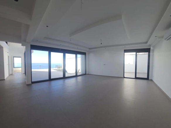 Kuća 250 m² sa bazenom i pogledom na more – Utjeha, Bar