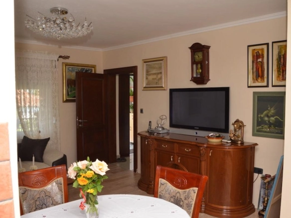 Trospratna kuća 324 m² sa dvorištem i bazenom – Stari Bar, Bar