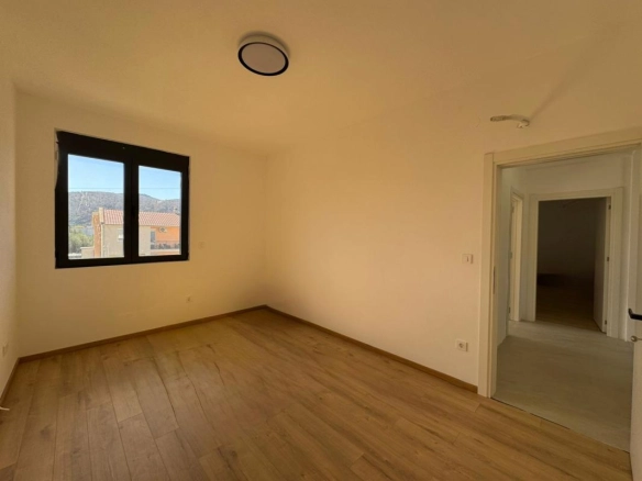 Moderna kuća 196 m² na placu od 400 m² – Polje, Bar