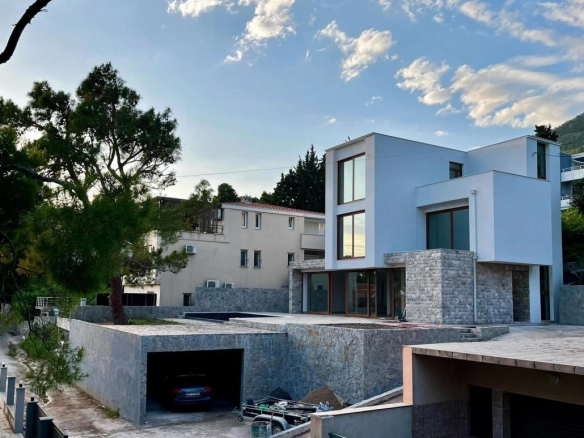 Nova kuća 292 m² sa bazenom i garažom – Zeleni pojas, Bar
