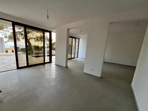 Nova kuća 292 m² sa bazenom i garažom – Zeleni pojas, Bar