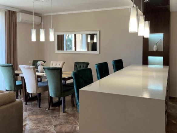 Kuća 200 m² sa panoramskim pogledom na more – Šušanj, Bar