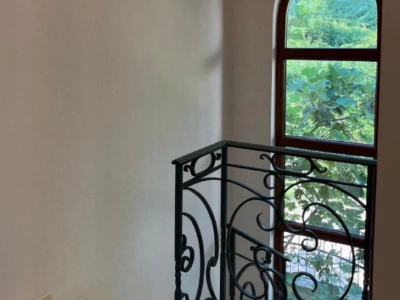 Kuća 200 m² sa panoramskim pogledom na more – Šušanj, Bar