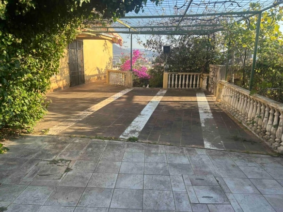 Mini-hotel 320 m² sa 10 soba i pogledom na more – Šušanj, Bar
