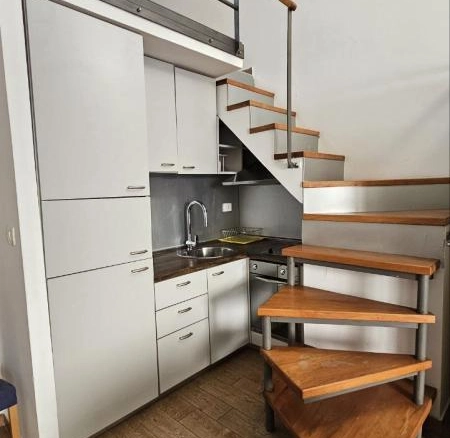 Dvosoban stan 70 m² na dva nivoa sa pogledom na planine – Budva