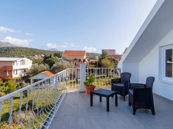 Trospratna kuća 190 m² sa garažom i pogledom na more – Utjeha, Bar