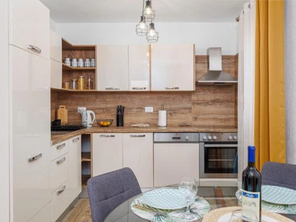 Trospratna kuća 190 m² sa garažom i pogledom na more – Utjeha, Bar