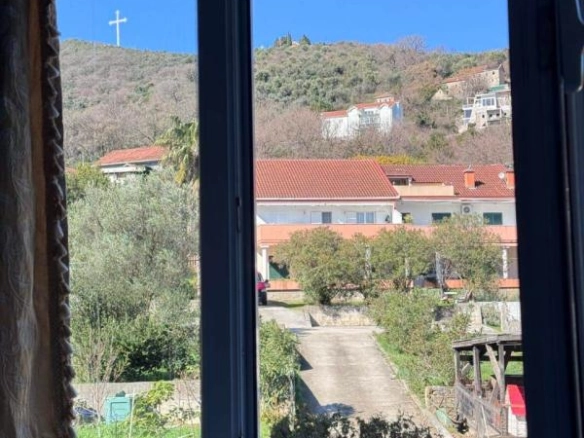 Trosoban stan 100 m² sa tri terase i pogledom na more – Bijela, Herceg Novi
