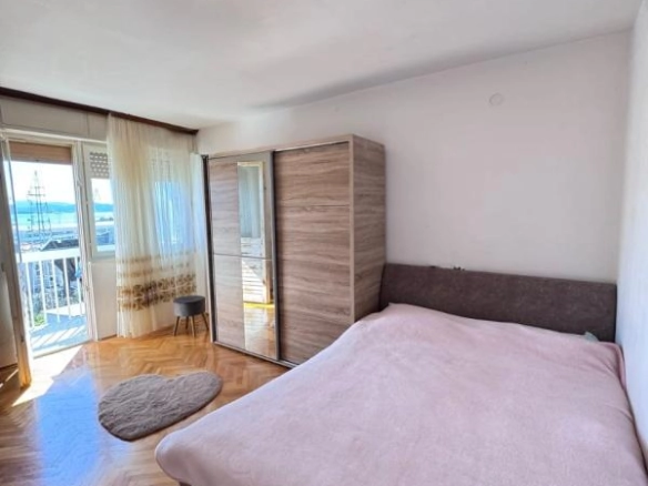 Trosoban stan 100 m² sa tri terase i pogledom na more – Bijela, Herceg Novi