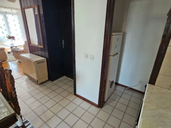 Trosoban stan 90 m² sa terasom i pogledom na more – centar Bara, Bar