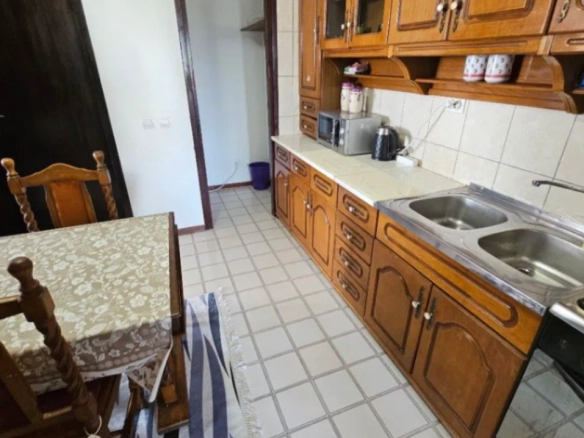 Trosoban stan 90 m² sa terasom i pogledom na more – centar Bara, Bar
