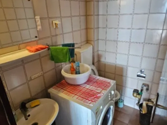 Trosoban stan 90 m² sa terasom i pogledom na more – centar Bara, Bar
