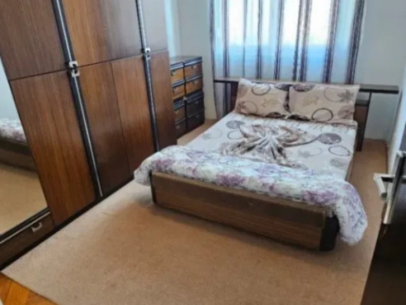 Trosoban stan 90 m² sa terasom i pogledom na more – centar Bara, Bar