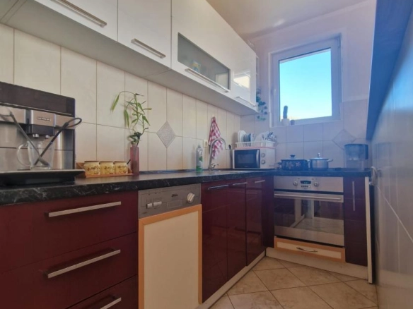 Dvosoban stan 70 m² sa pogledom na more – Petrovac, Budva