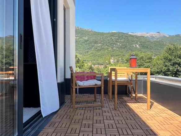 Kuća 167 m² u zatvorenom naselju sa podnim grijanjem – Lastva Grbaljska, Kotor