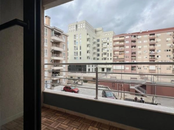 Garsonjera 24 m² sa novim dizajnerskim uređenjem – Rozino, Budva