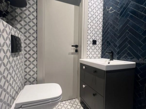 Garsonjera 24 m² sa novim dizajnerskim uređenjem – Rozino, Budva