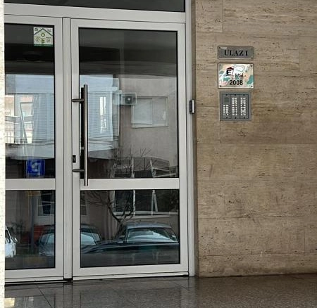 Garsonjera 24 m² sa novim dizajnerskim uređenjem – Rozino, Budva
