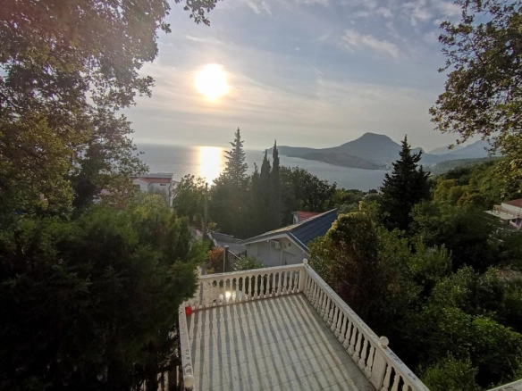 Kuća 282 m² sa pogledom na more i garažom – Sutomore, Bar