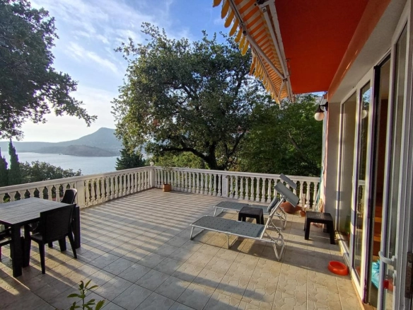 Kuća 282 m² sa pogledom na more i garažom – Sutomore, Bar