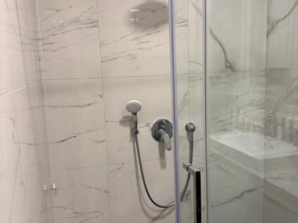 Dvosoban stan 80 m² sa velikom terasom i pogledom na planine – Bar