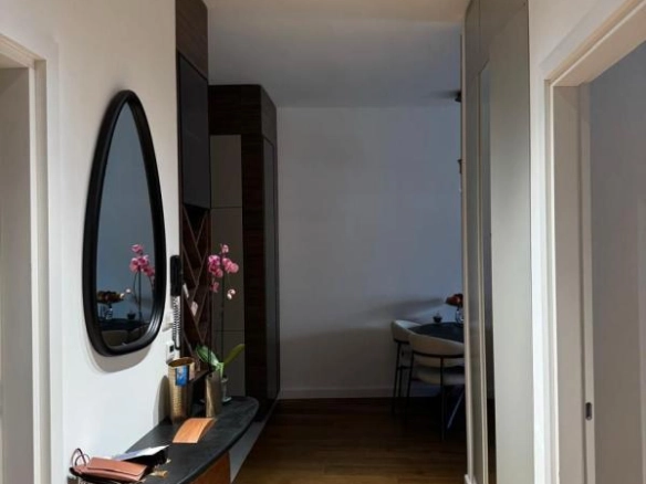 Dvosoban stan 80 m² sa velikom terasom i pogledom na planine – Bar
