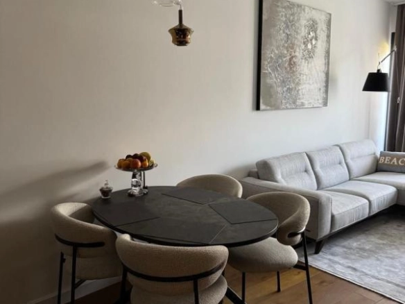 Dvosoban stan 80 m² sa velikom terasom i pogledom na planine – Bar