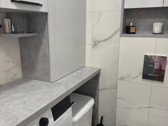 Dvosoban stan 80 m² sa velikom terasom i pogledom na planine – Bar