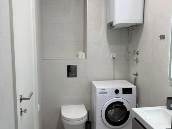 Jednosoban stan 65 m² sa terasom i djelimičnim pogledom na more – Bar