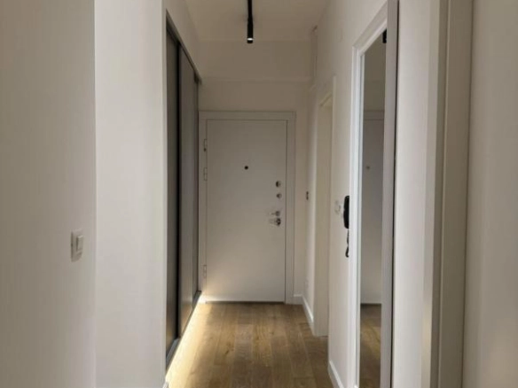 Jednosoban stan 65 m² sa terasom i djelimičnim pogledom na more – Bar