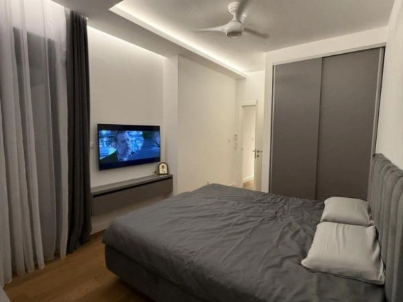 Jednosoban stan 65 m² sa terasom i djelimičnim pogledom na more – Bar