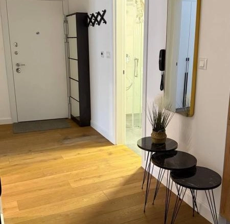 Dvosoban stan 80 m² sa terasom i pogledom na planine – Soho City, Bar