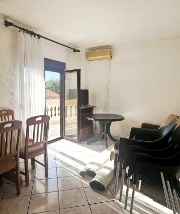 Jednosoban stan 60 m² sa velikom terasom blizu plaže – Petrovac, Budva