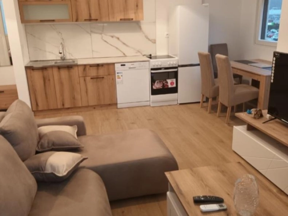 Jednosoban stan 44 m² sa terasom i pogledom na crkvu – Bar