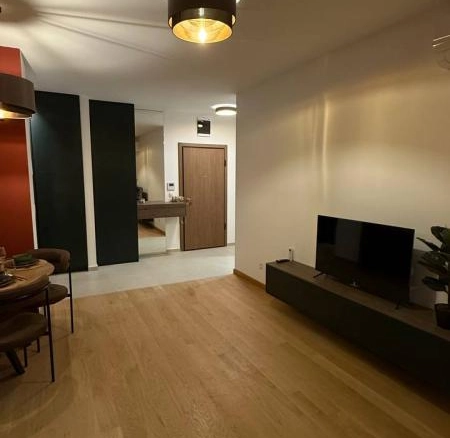 Izdavanje: Jednosoban stan 44 m² sa terasom i pogledom na more – Bečići, Budva